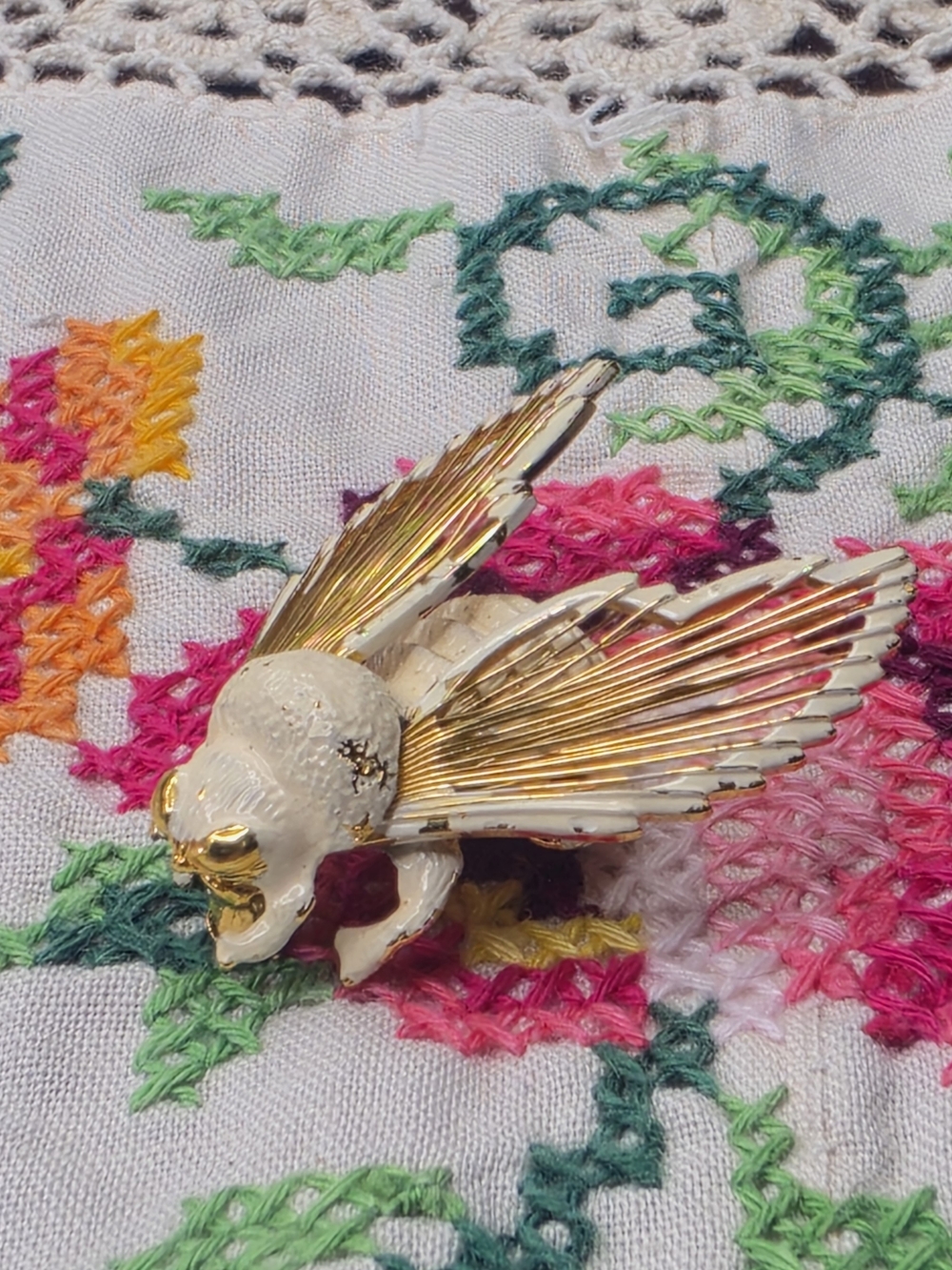 Vintage Monet Cream Enamel Bubble Bee Bug Brooch Pin 1.5" Gold Tone
